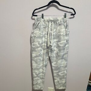 Scorpio Sol Gray Camouflage Pants